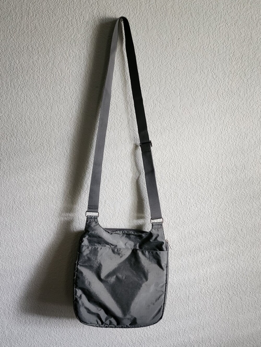 Baggallini Gray Nylon Crossbody Travel Lightweight Bag - Picture 4 of 7